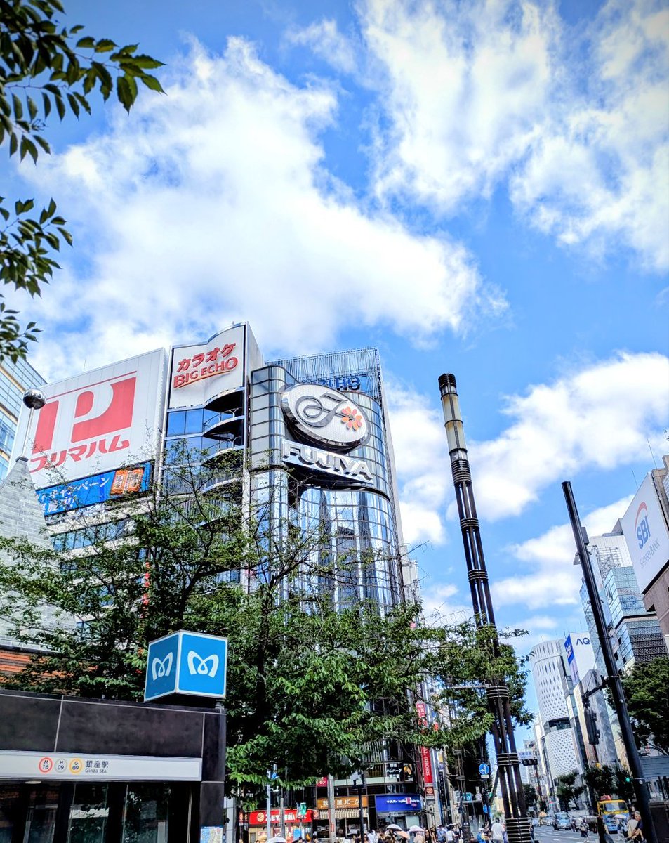 _yfm1048_'s tweet photo. 熊本館はまだ行列だったから、今日は入口で募金を。数寄屋橋の交差点の不二家さんでお菓子も少々🫶 https://t.co/fGhIrBmZMM