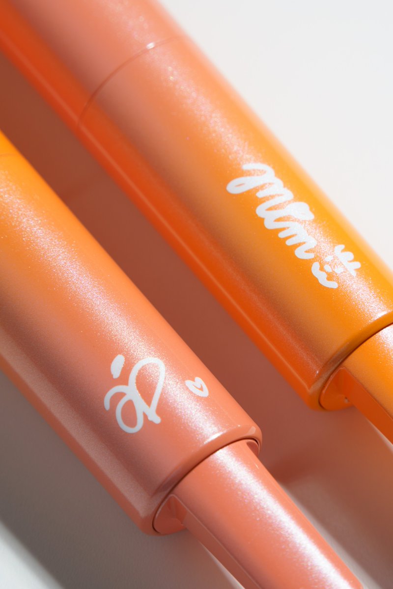 AppleMimCNFC's tweet photo. 🎤🤍 From the very first sketch to the final piece, every detail was created with love.

Our custom-made microphone is finally complete, and we couldn't be happier with how it turned out. ✨

A huge thank you to everyone who supported this special project.

We will hand it over to the artist's company soon, and we hope it safely reaches them. Hopefully, one day we'll get to see it shine alongside them on stage. 🤍🤎

#AppleMim #แอปเปิ้ลมิ้ม
#Applelapisara #Mimpanthita