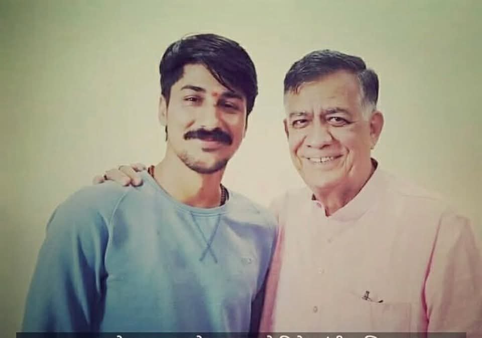 Ramdixit976's tweet photo. कानपुर देहात के जाने माने अमित शर्मा का रोला टाइट है 

विधान सभा अध्यक्ष सतीश महाना के PRO शानू के करीबी बताते है

अब FIR दर्ज हुई है शर्मा जी के ऊपर अब देखना हो रोला
@kanpursneed https://t.co/1Hs35YCeTw