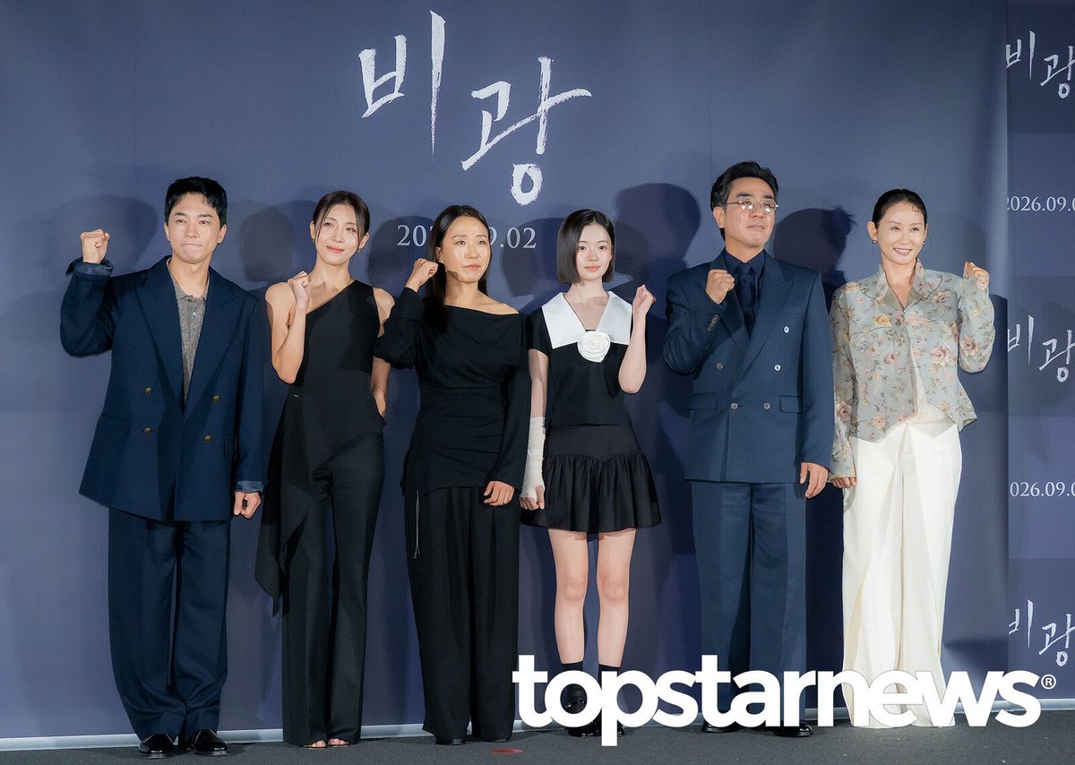 k_dramaindo_'s tweet photo. Konferensi pers produksi film #Bigwang hari ini di CGV Yongsan I'Park Mall Seoul
#RyuSeungRyong #HaJiWon #KimSiA #KimSunYoung #KimYoungMin bersama sutradara Lee Ji Won https://t.co/uHKLQkUgVf