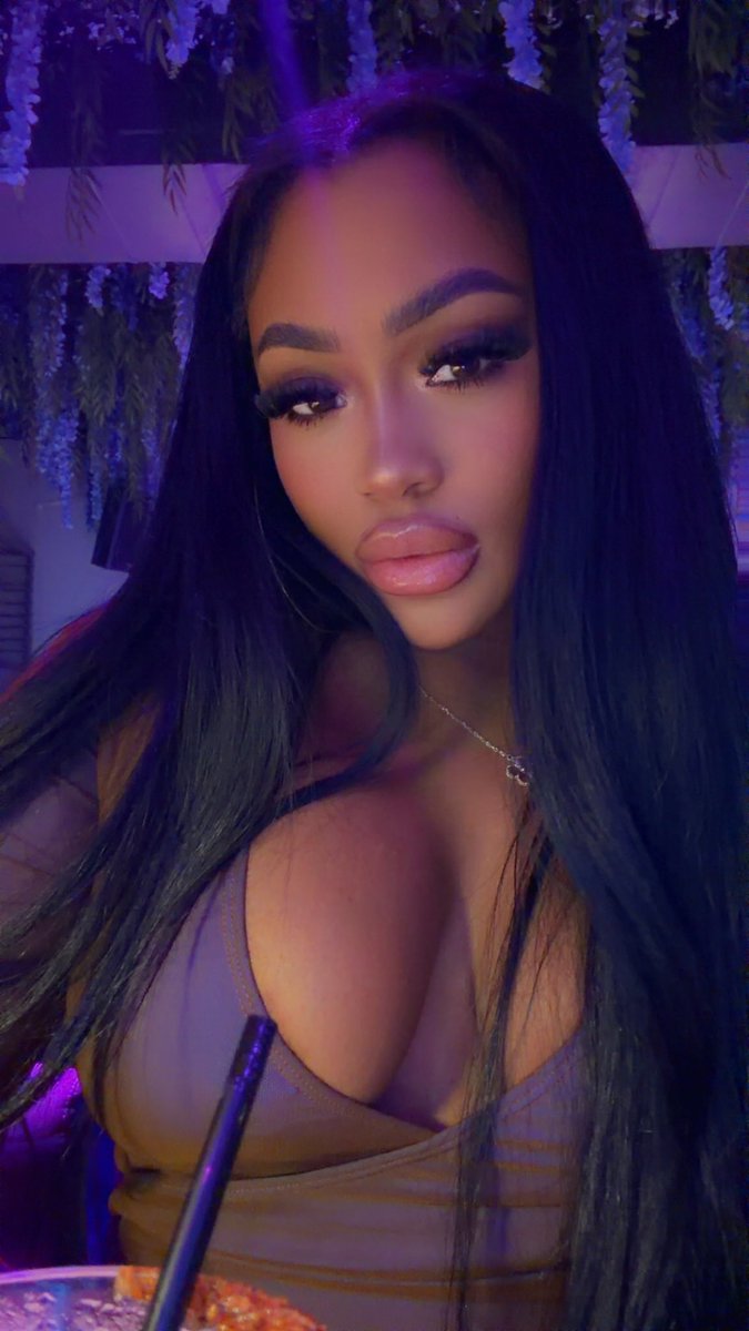 Lira_Galore_'s tweet photo. Night out . https://t.co/OzpnR7fuAm