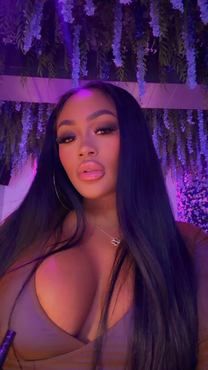 Lira_Galore_'s tweet photo. Night out . https://t.co/OzpnR7fuAm
