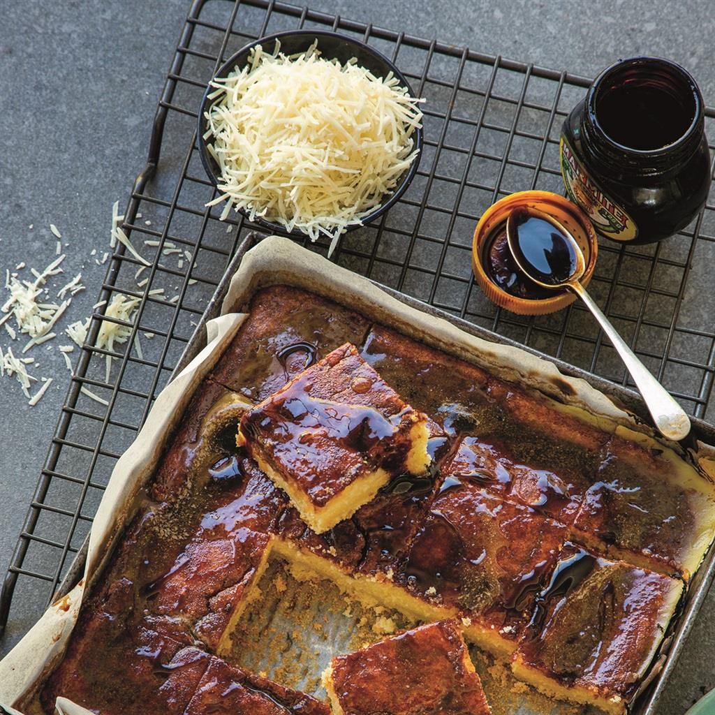 Wegtydskrif's tweet photo. 🍰✨ Soet ontmoet sout in pure nostalgie! Tradisionele koek met Marmite en botter – geniet dit warm of koud, met cheddar en biltong! 🧀
🔗 https://t.co/Y6dEbSvYHm
#Resep #Marmite #VinnigEnMaklik https://t.co/94AEjaOWzC