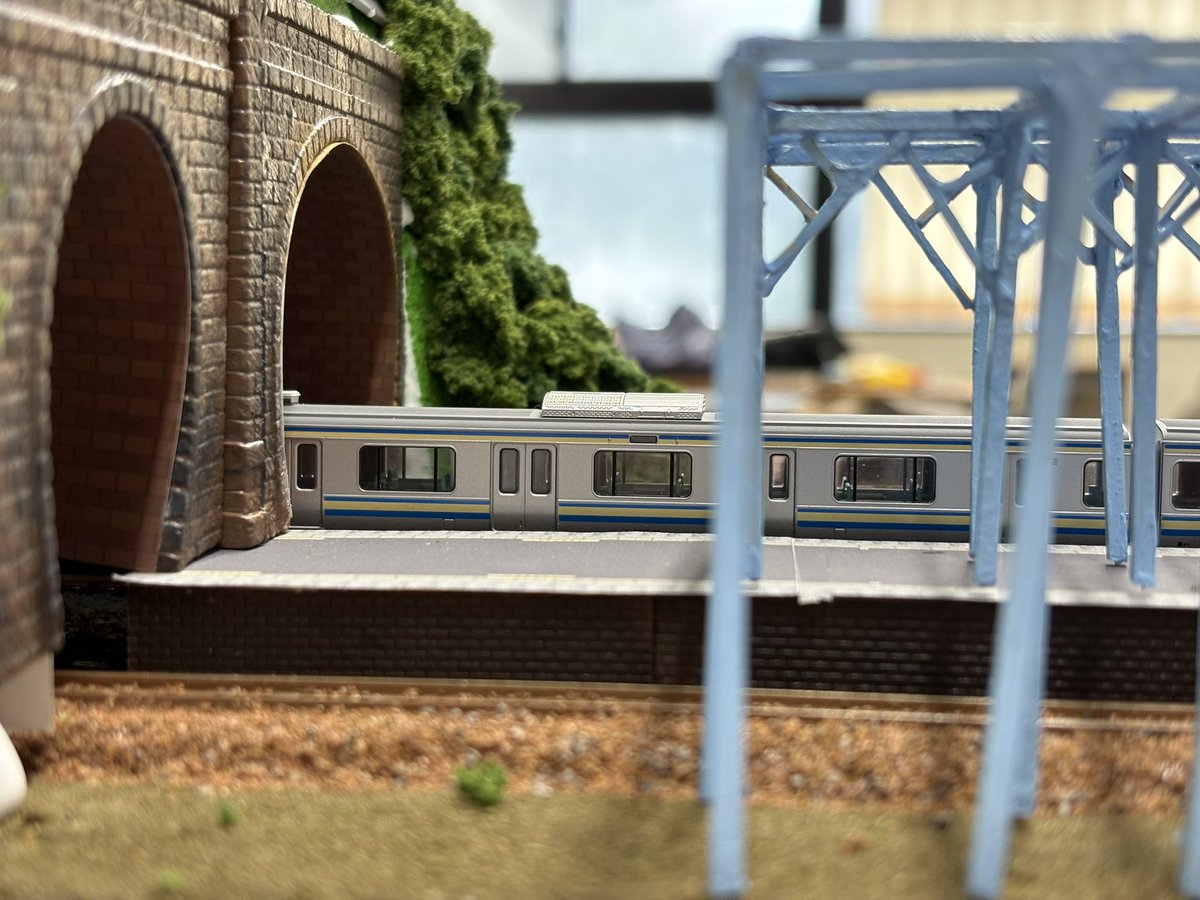 kstekken's tweet photo. お久しぶりです🍉

今年度、開成鉄研は鉄道模型コンテストに出展することとなりました！近年長らく出場していなかったので、久しぶりの参加となります。

写真は制作途中の風景です。
当日はHブロックにて展示しております、皆さま是非お越しください！

#鉄道模型コンテスト2026 #鉄道模型コンテスト https://t.co/pq83yxYhrq