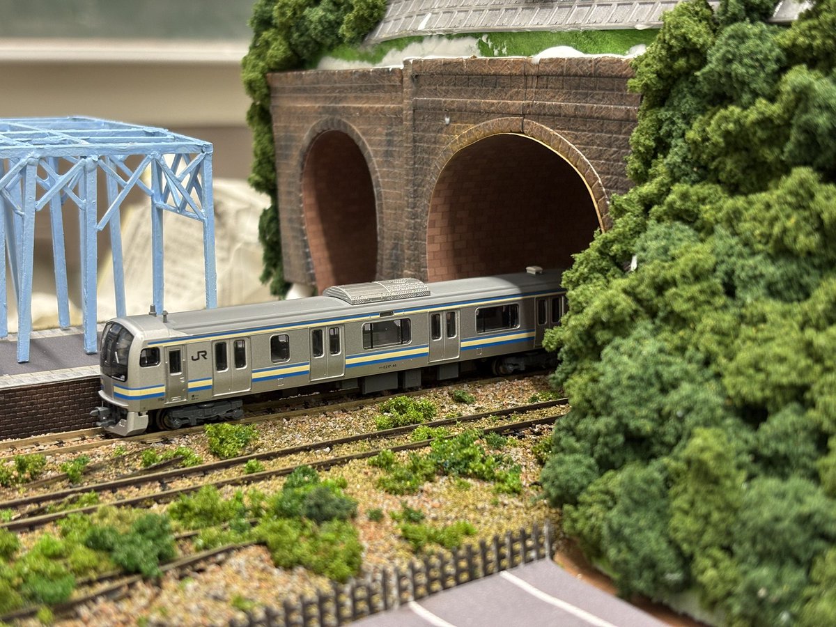 kstekken's tweet photo. お久しぶりです🍉

今年度、開成鉄研は鉄道模型コンテストに出展することとなりました！近年長らく出場していなかったので、久しぶりの参加となります。

写真は制作途中の風景です。
当日はHブロックにて展示しております、皆さま是非お越しください！

#鉄道模型コンテスト2026 #鉄道模型コンテスト https://t.co/pq83yxYhrq