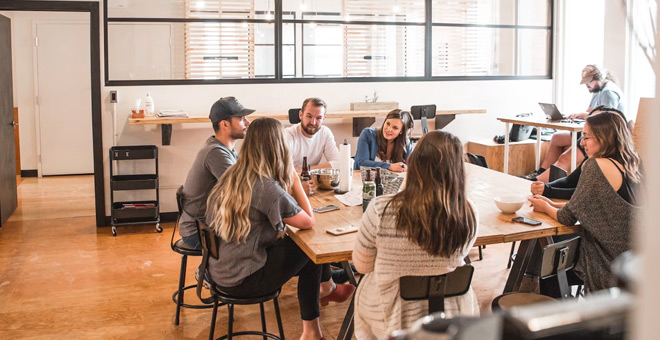 ADirectivo's tweet photo. 😃👩🧑‍🦰👱‍♀️ Amigos en la oficina: ¿ayuda a la productividad o factor de distracción?

#noticias ➡️ https://t.co/ScSp3ww7nt https://t.co/LO7q0wuC3u