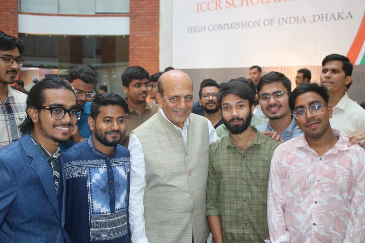 HinduVoice_in's tweet photo. India gave ICCR SCHOLARSHIP to 541 Bangladeshi students for the year 2026. They will study in several colleges in India. https://t.co/xUiv3REcHG
