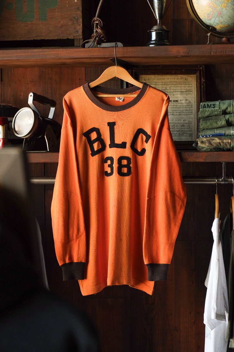 38CLOTHING's tweet photo. "40's BLC 38 Two-tone Football T-Shirt"

大凡80年前のフットボールTee
この時代に残っている事自体
テンションが上がってしまいますが
中でもイカしたツートンボディ◎
フェルトレター等
この年代特有の作りもgood

難しく考えず、身を委ねるだけで十分な一枚です。

peace
keisuke https://t.co/4M0USnvIYt