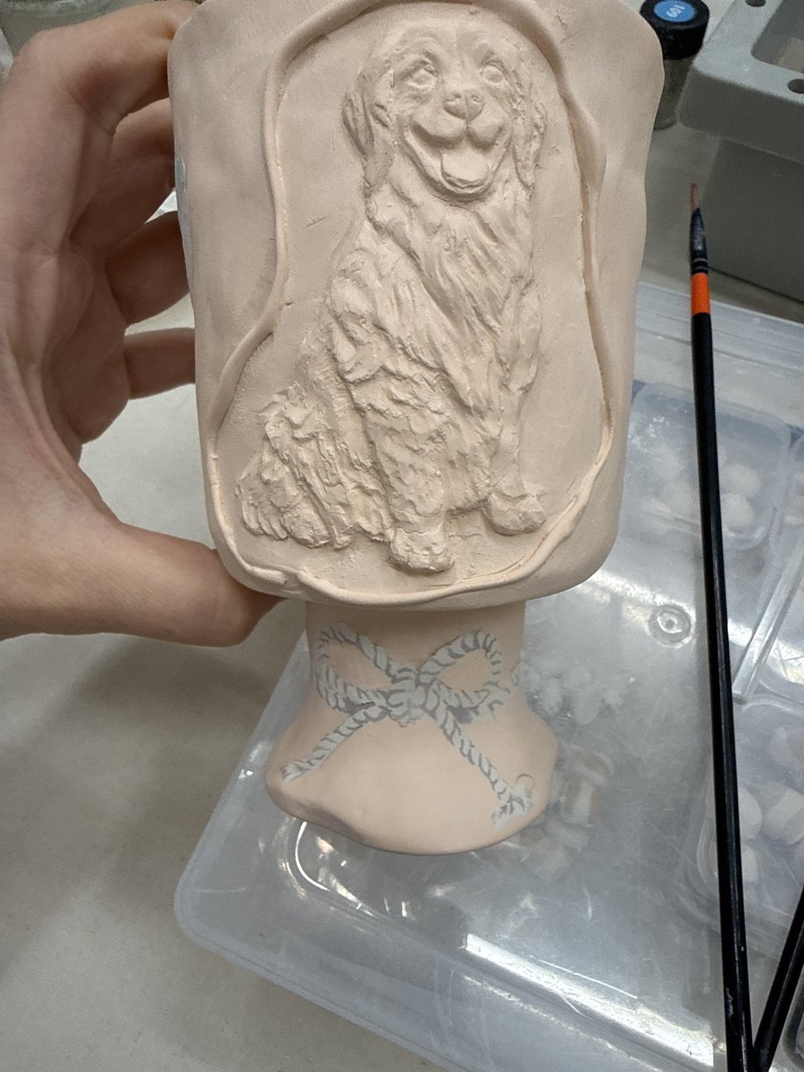 monghee_ceramic's tweet photo. 도자기 채색 힘든 이유... 

캬 박수갈채 나온다 ->  가마: 당신의 물감 잘 먹었 https://t.co/QLrVpplgxj