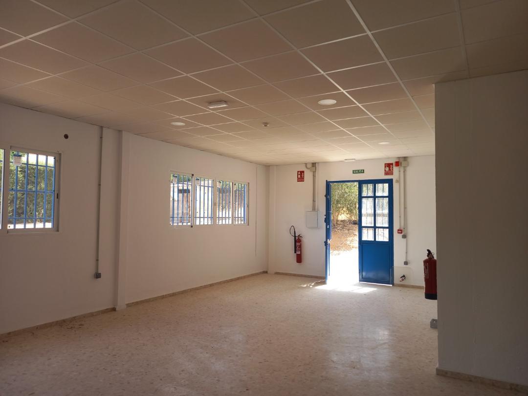 cadecordobaAE's tweet photo. 𝗗𝗶𝘀𝗽𝗼𝗻𝗶𝗯𝗹𝗲
🏢Alojamiento Empresarial de @aemprende, gratis para crear o consolidar tu #negocio

📍Naves y locales disponibles en #CADEPalmadelRío
🧑‍💼Durante el periodo de incubación, recibirás acompañamiento, tutorización experta, asesoramiento, formación, apoyo en la búsqueda de financiación, ...

Contacta👇
☎️957115002
📩cade.palmadelrio@andaluciaemprende.es
Solicita👉 https://t.co/s22ohCexQ2

@palmadelrio_es 
#territorioemprende