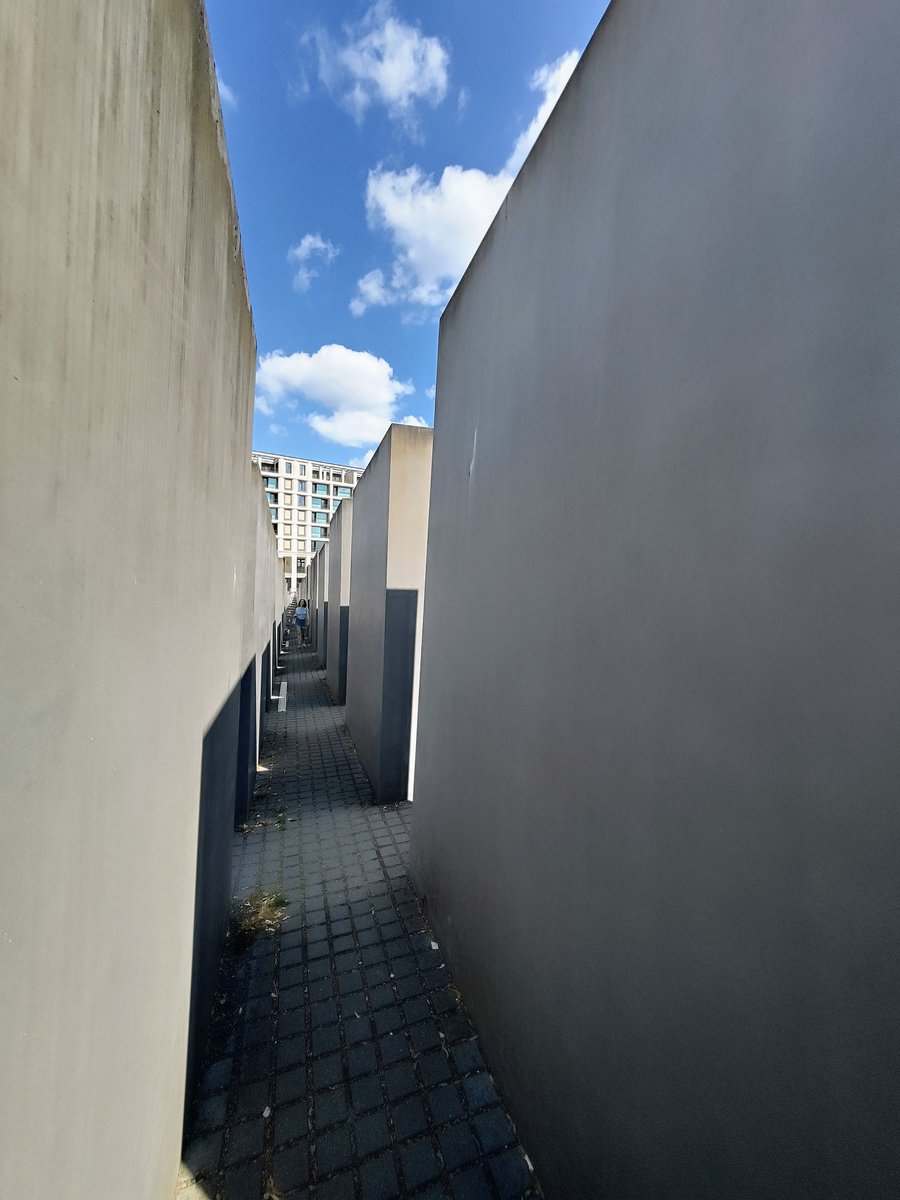 MrsP042's tweet photo. @gascoigne1977 @readfulthings_ Da schließe ich mich an. Holocaust Denkmal, Berlin. https://t.co/ikpX8BIG0J
