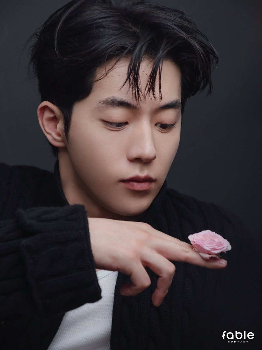 NamjoohyukTH's tweet photo. [📷] 260805 fable_company instagram 
นัมจูฮยอกในเบื้องหลังการถ่ายแบบกับ ELLE Korea 

หล่อทุกมุมจริงๆ 💖
#NAMJOOHYUK #남주혁 #นัมจูฮยอก https://t.co/GpQYx6ZvHo
