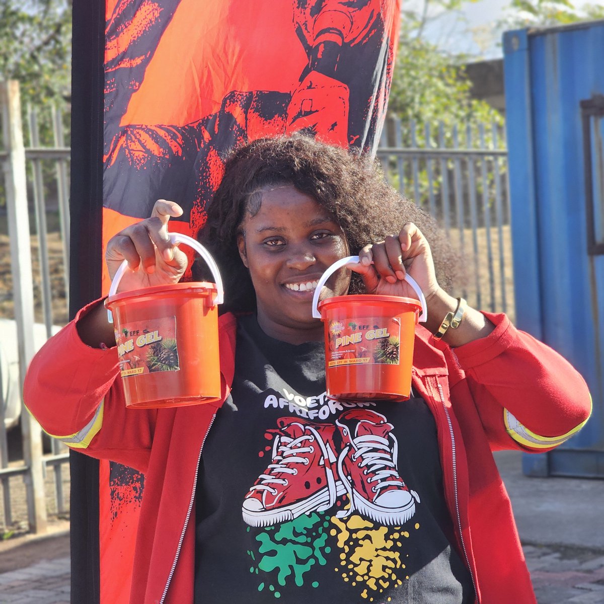 wenziregalia's tweet photo. EFF Ward Cllr Candidate in ward 17, eThekwini, fighter Slindile Gutshwa had a program of teaching young people how to make cleaning detergents from scratch.  The EFF is giving people life time skills that they can use to better their lives. Thank you EFF.#VoteEFF #RegisterToVote https://t.co/UO69JDMItV