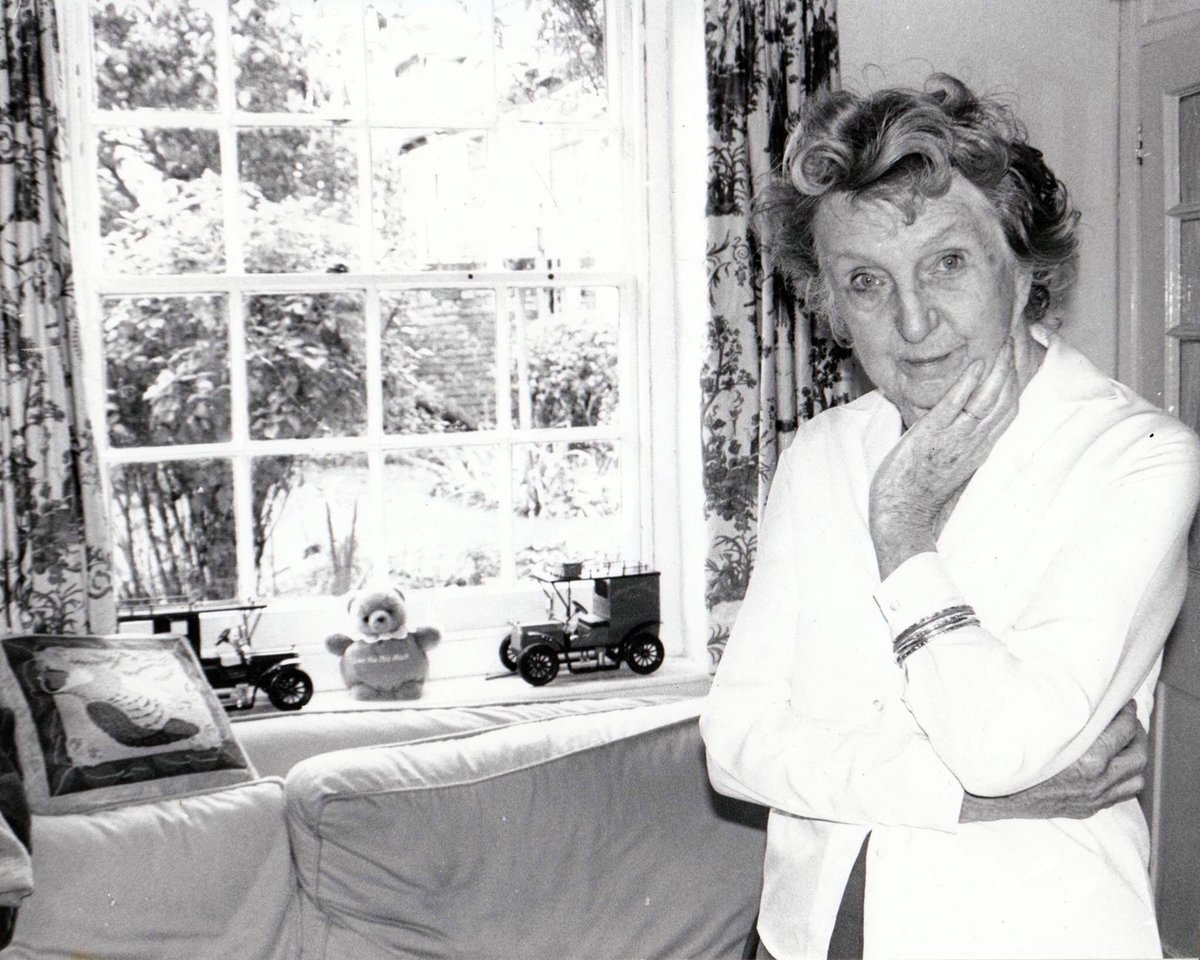 JoanHicksonFans's tweet photo. Remembering our beloved and irreplaceable Joan, who was born 120 years ago today. #JoanHickson https://t.co/yFUnbtCnCO