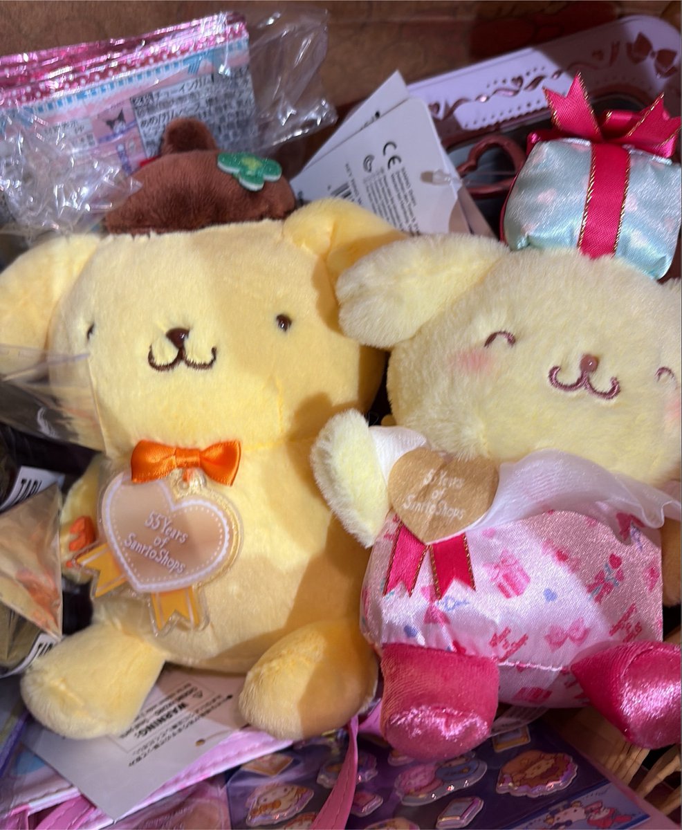 piinasama's tweet photo. ポムちゃんとシール
いい歳で同じの何個も何個もーって
よーけ言われるが全部違うの‼️
このために一生懸命社長してるの‼️
わるいかー！！！
お主だって、同じブランド何個も買ってるやんかー
この違い、この可愛さわからんなんて、おめめお悪いのでは？
好きに文句を言うなんて下品だ💢
くしょくしょ🥲 https://t.co/t4VIPYYW3h