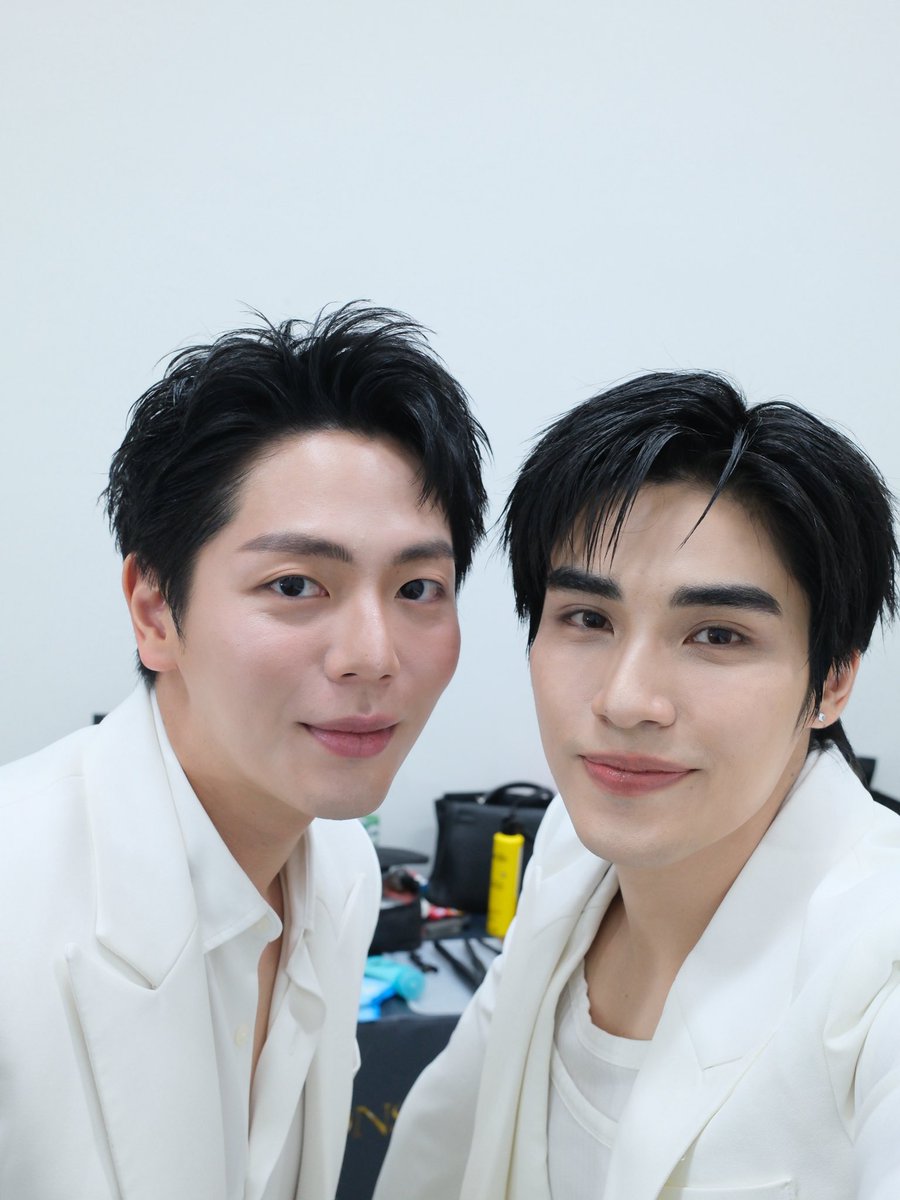 uppoomofficial's tweet photo. แจกัลครัฟ ✌🏻✌🏼

UPPOOM SCENT OF SIAM AT ICON
#UpPoomxICONSIAM https://t.co/4xi1k2tzE2