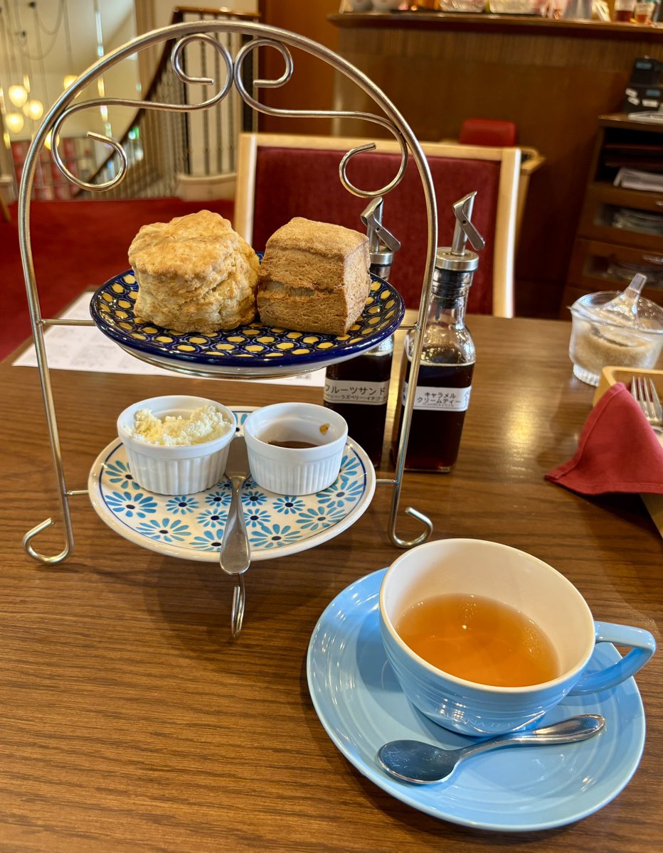 soratsakura's tweet photo. スコーンが食べたくて、ムレスナティーさんに行ってきた❗️
結果、スコーン食べ過ぎてお腹が苦しい（笑）
紅茶も色々飲めて、時間いっぱい楽しめた😋 https://t.co/q8oQynKpD8