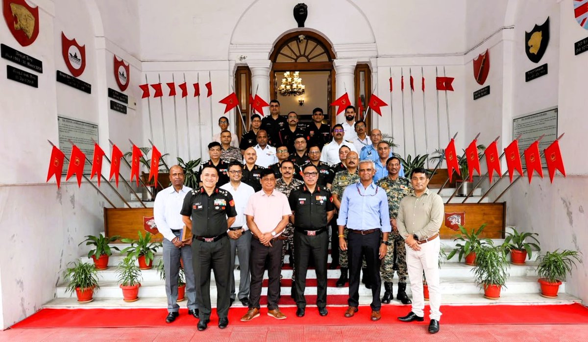 easterncomd's tweet photo. 𝐒𝐭𝐫𝐞𝐧𝐠𝐭𝐡𝐞𝐧𝐢𝐧𝐠 𝐉𝐨𝐢𝐧𝐭𝐧𝐞𝐬𝐬. 𝐄𝐧𝐡𝐚𝐧𝐜𝐢𝐧𝐠 𝐂𝐨𝐨𝐫𝐝𝐢𝐧𝐚𝐭𝐢𝐨𝐧.

Under the aegis of #EasternCommand, #TrinityArea, HQ #BengalSubArea conducted a Joint Intelligence, Security and Logistics Coordination Meeting. Senior representatives from #BSF, #CRPF, #WestBengalPolice, #Railways and other stakeholders participated.

The meeting focused on sharing intelligence and enhancing cooperation in security and logistics planning.

#पूर्वी_कमान के तत्वावधान में #TrinityArea, मुख्यालय #BengalSubArea द्वारा संयुक्त खुफिया, सुरक्षा और लॉजिस्टिक्स बैठक आयोजित की गई। इसमें #BSF, #CRPF, #WestBengalPolice, #Railways और अन्य संबंधित पक्ष के वरिष्ठ अधिकारियों ने भाग लिया।

बैठक में खुफिया जानकारी साझा करने, सुरक्षा व्यवस्था और लॉजिस्टिक्स से जुड़े विषयों पर बेहतर सहयोग के लिए चर्चा हुई।

#भारतीय_सेना 
#पूर्वी_कमान
#IndianArmy 
#EasternCommand
#CapabilityDevelopment
#MilitaryCivilFusion

@adgpi
@SpokespersonMoD
@HQ_IDS_India
@indiannavy
@IAF_MCC
@official_dgar
@ProDefKolkata
@HQ_DG_NCC
@GovernorBihar
@lokbhavan_wb
@crpfindia
@BSF_India
@WBPolice
@RailMinIndia

Facebook - https://t.co/LHWKsMXEWd
Instagram - https://t.co/kfbqczXuyJ