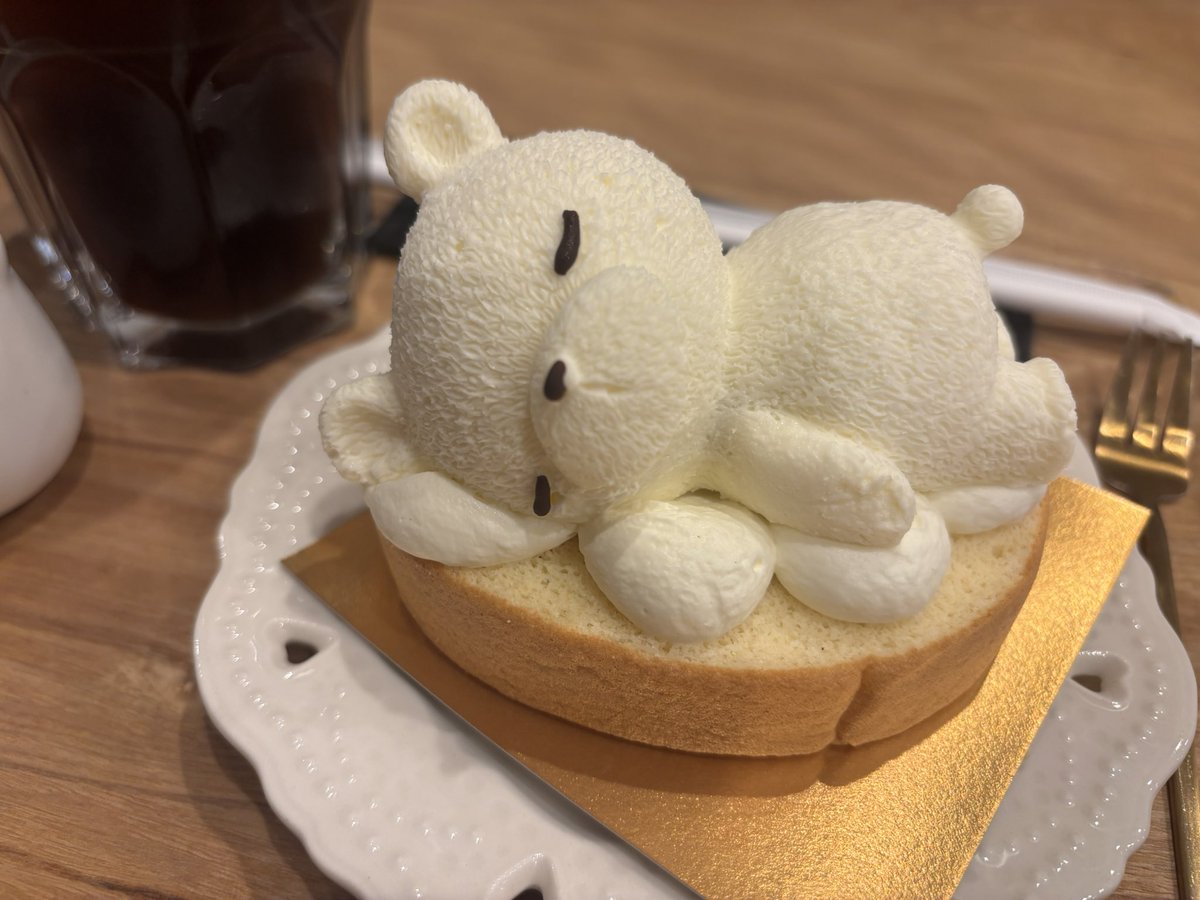 mmco71012's tweet photo. 最速移動！ｼｭﾊﾞｯ=͟͟͞͞( ⊃ᐛ∩)笑

レアチーズが食べたくてこの色にしたけど、アクスタ並べたら色がお揃い♡♡
可愛い♡♡
食べられへーん！！
（食べてるけど笑）

#母さんがラブソング聞きに行くツアー https://t.co/AmXIczPyrO