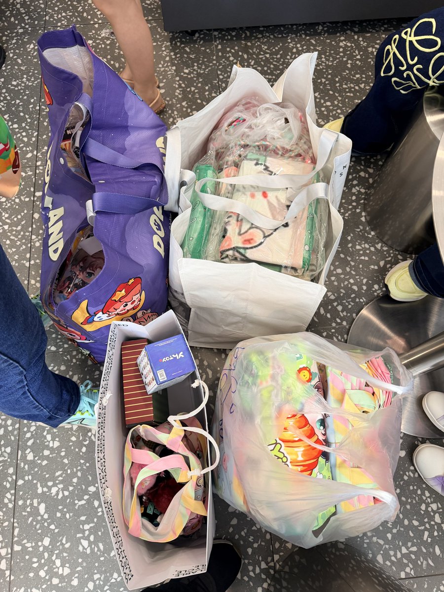 giegriffin's tweet photo. #GiveAwayGieGriffin
#WYB85MiniArea_YIBO

ขนมาเท่าที่ขนไหว ใครอยากได้ไรมาจิ้มได้เลย RT โพสต์นี้ เปิดแอคโชว์หลักฐานการซื้อเสี่ยวอ๋าว เลือกจากกองนี้ได้เลย https://t.co/e8AGmL8Pqa