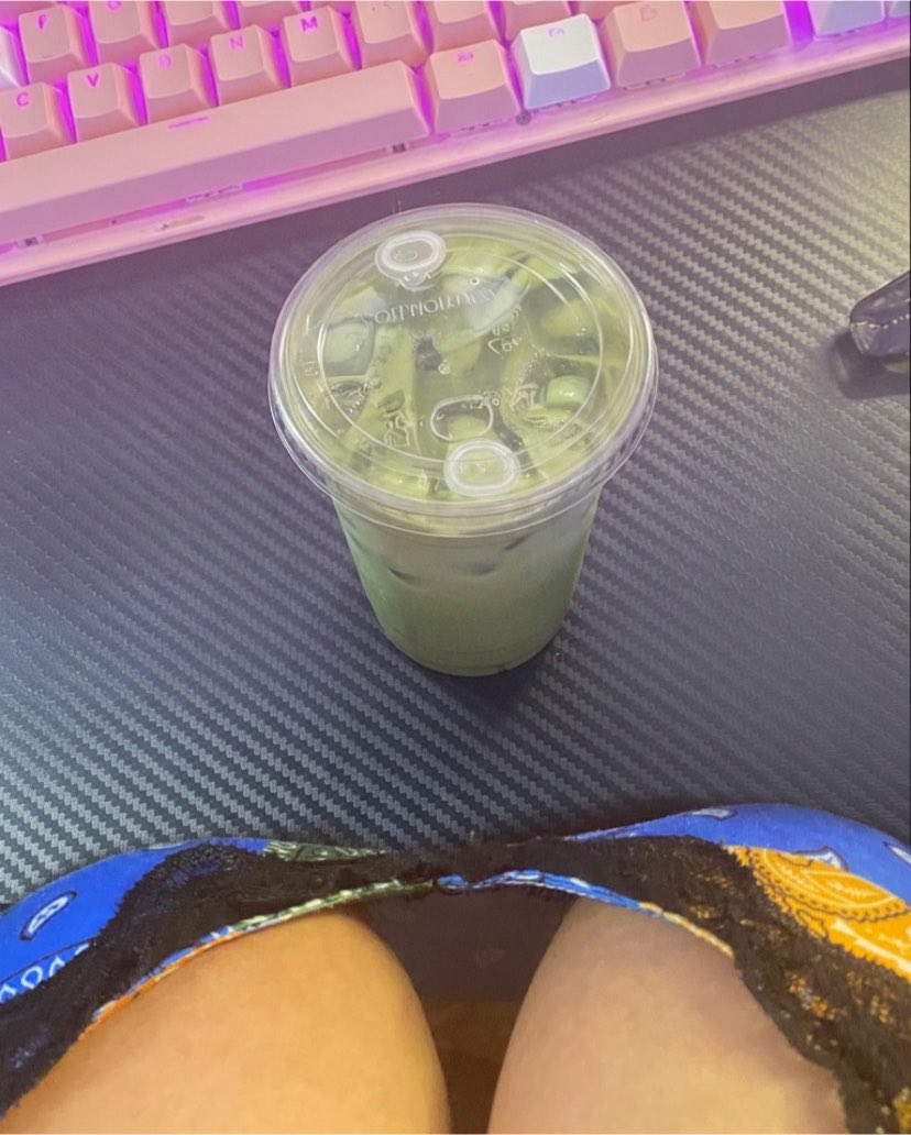 cvrsedgvrl_'s tweet photo. Thankyouu yang tadi maksa nyuruh beli matcha😋🤏 https://t.co/VRXuuUVr12