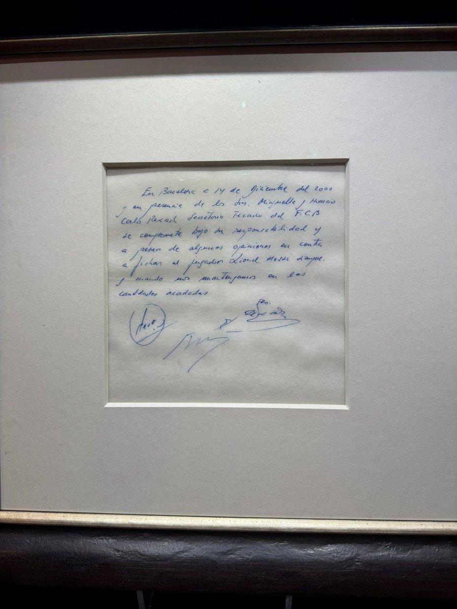 fcbmessiaddict's tweet photo. The most valuable contract in football wasn’t written by lawyers. It was written on a paper napkin. 

On 14 December 2000, with Messi’s future uncertain, Barcelona sporting director Carles Rexach grabbed a paper napkin and wrote:

“In Barcelona, on 14 December 2000, and in the presence of Messrs. Minguella and Horacio, Carles Rexach, Sporting Director of FC Barcelona, hereby agrees, under his responsibility and despite any dissenting opinions, to sign the player Lionel Messi, provided we keep to the amounts agreed upon.”

Barcelona didn’t just sign a talented 13-year-old that day. They gave a boy from Rosario a chance when so many others saw only risk. The rest is history.

That handwritten promise became 672 goals, 269 Opta assists, 35 trophies in 778 official game.