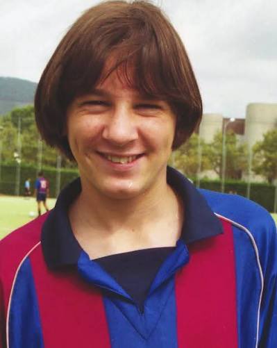 fcbmessiaddict's tweet photo. The most valuable contract in football wasn’t written by lawyers. It was written on a paper napkin. 

On 14 December 2000, with Messi’s future uncertain, Barcelona sporting director Carles Rexach grabbed a paper napkin and wrote:

“In Barcelona, on 14 December 2000, and in the presence of Messrs. Minguella and Horacio, Carles Rexach, Sporting Director of FC Barcelona, hereby agrees, under his responsibility and despite any dissenting opinions, to sign the player Lionel Messi, provided we keep to the amounts agreed upon.”

Barcelona didn’t just sign a talented 13-year-old that day. They gave a boy from Rosario a chance when so many others saw only risk. The rest is history.

That handwritten promise became 672 goals, 269 Opta assists, 35 trophies in 778 official game.