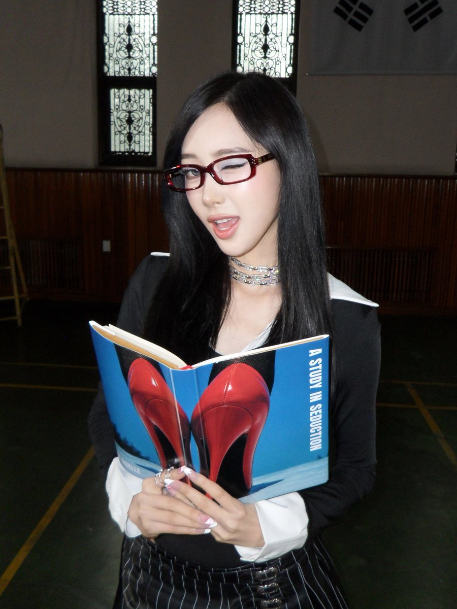 ilygisellle's tweet photo. nerd                                                    NERDDD https://t.co/ZzWw41RNds