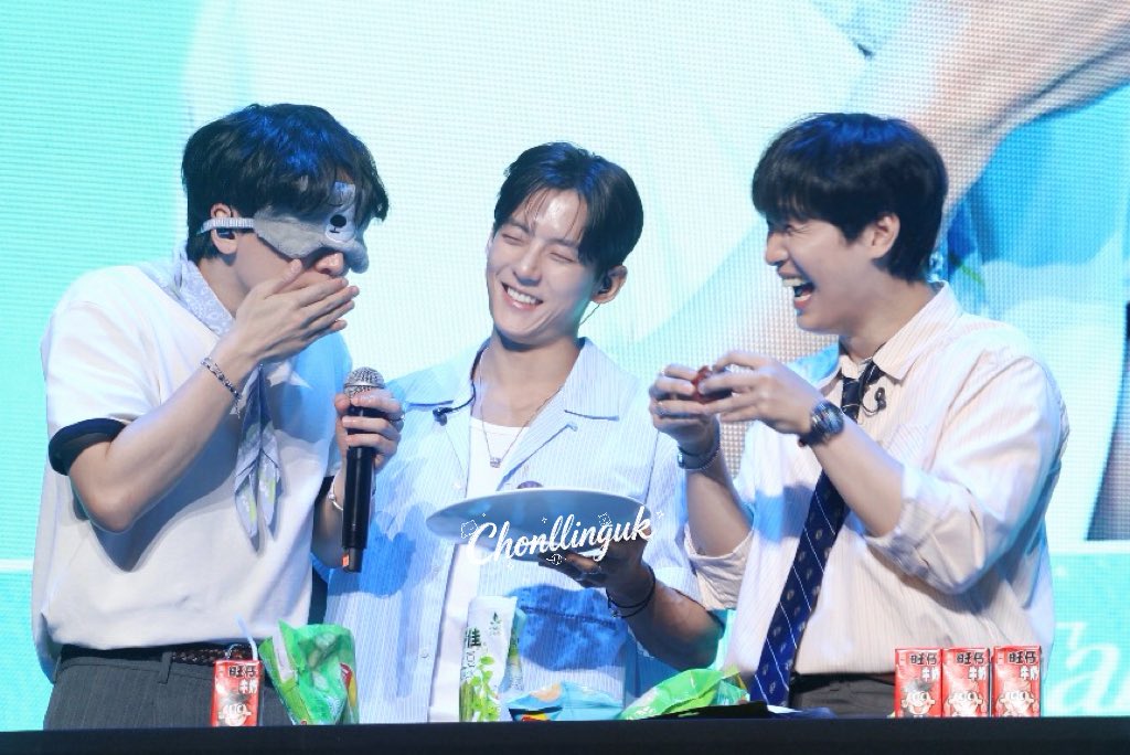 Chonlllinguk's tweet photo. 260802 상해 팬미팅

3v1ㅋㅋㅋㅋ

#서은광 #은광 
#이민혁 
#임현식 #현식 
#프니엘 #PENIEL https://t.co/UPBhj8V9Ms