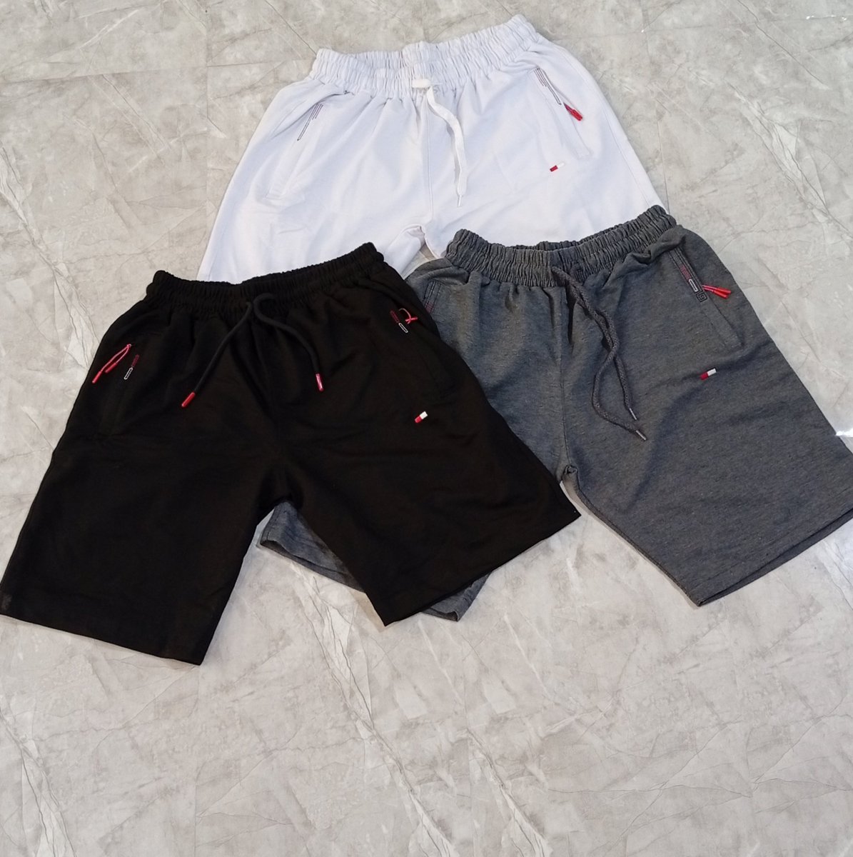 STAYDARKmoda's tweet photo. Bu sıcaklarda dışarı çıkarken ne giyeceğim derdine son ☀️
Kompakt penye kumaş, fermuarlı cepli şortlar sadece 250 TL!

🔗 Sipariş linki: https://t.co/9kYyowHjYx https://t.co/BrBK5rDYPO