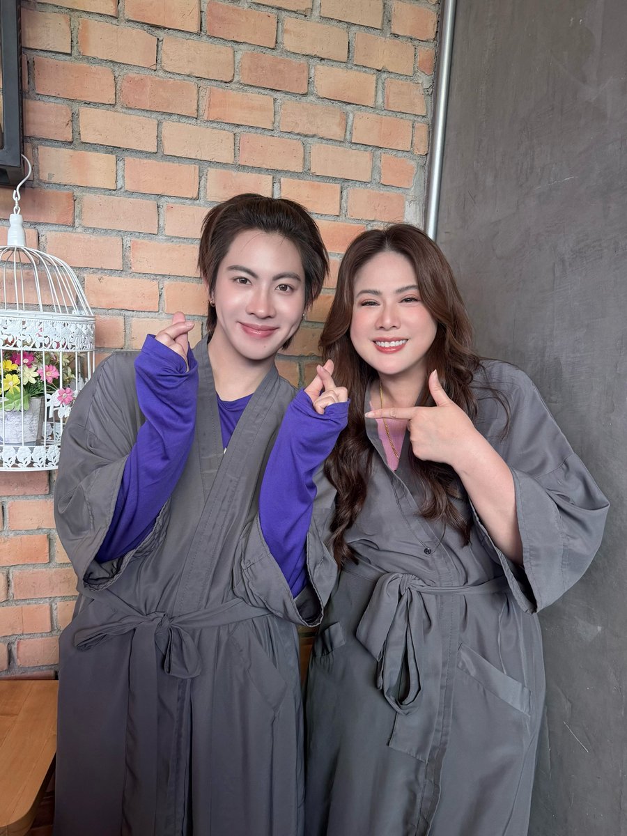 KhemjiraSeries's tweet photo. กราบบบสวัสดีจ๊ะคุณแม่ 🙏🏻✨

คุณแม่กับน้องเจต ทานอะไรกันมาหรือยังจ๊ะ 🍽️ ถ้ามิรังเกียจ พี่ลูกแอดมีขนมหวานอร๊อยอร่อยมาเสิร์ฟคุณแม่กับน้องเจตมากมายเลยจ๊ะ 🍧🍡🥰

#เขมจิราตอนพิเศษถ่ายละเด้อ https://t.co/uxjjTxx8bc