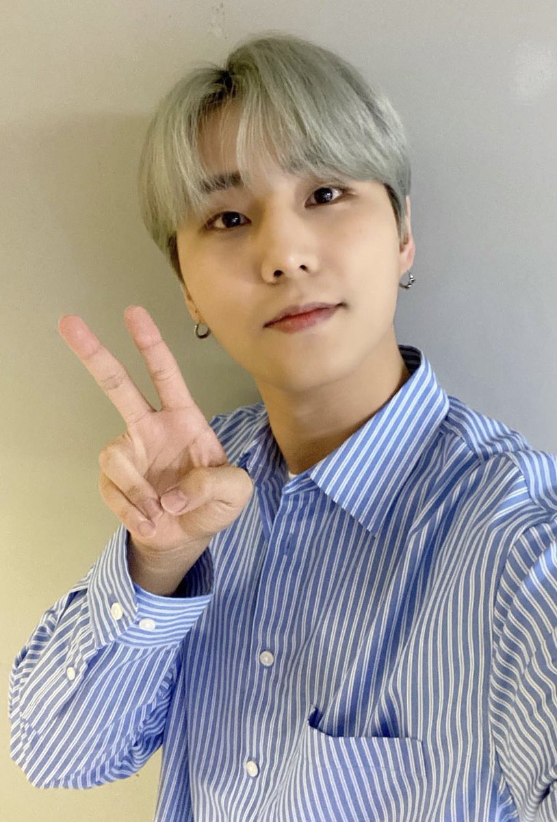 youngdeong2zyyo's tweet photo. 영케이 옷 오래 오래 야무지게 입는 거 진짜 호감 돼. https://t.co/j7T2JiN2PS