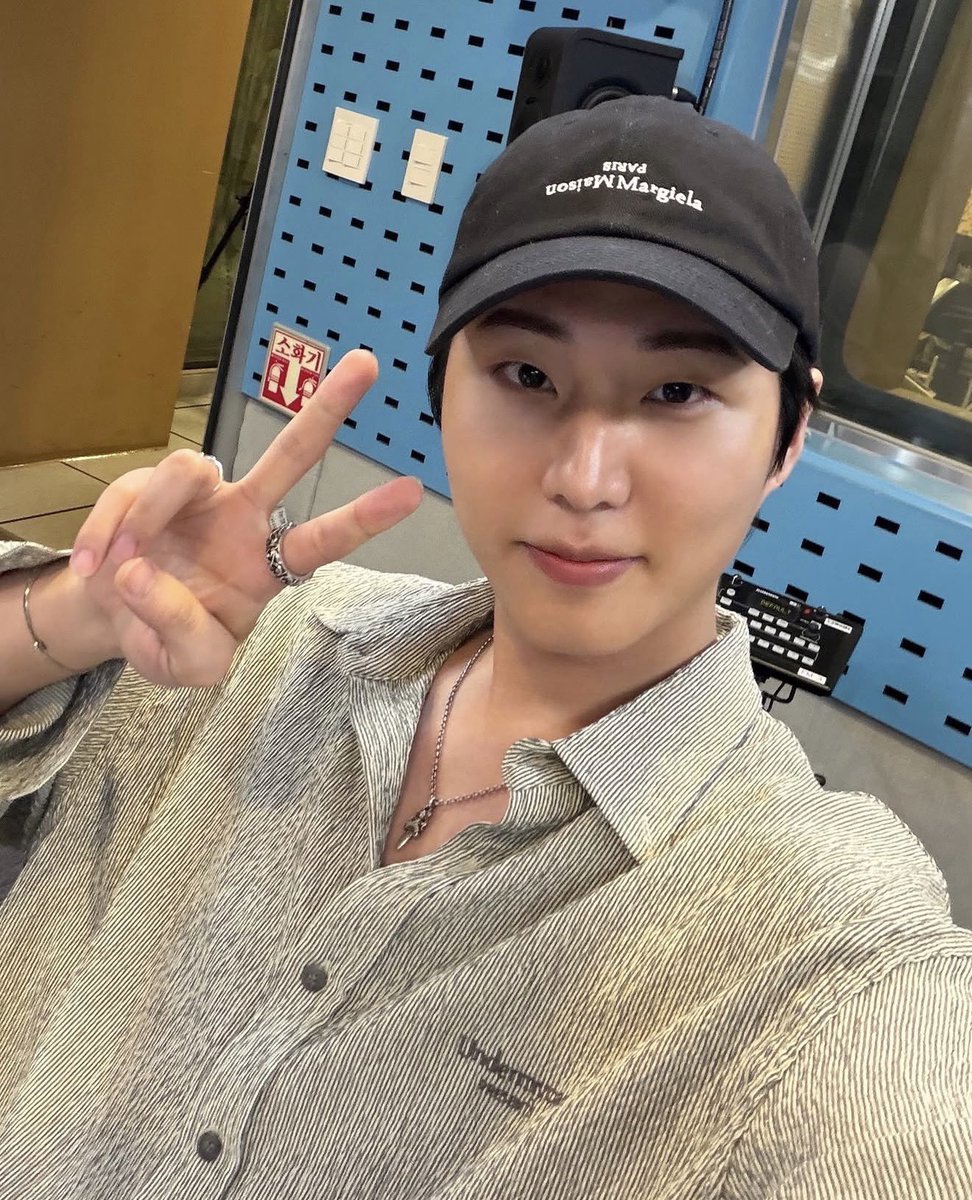 youngdeong2zyyo's tweet photo. 영케이 옷 오래 오래 야무지게 입는 거 진짜 호감 돼. https://t.co/j7T2JiN2PS