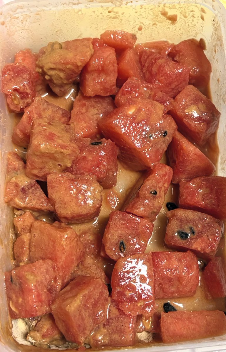 jtbs6ee's tweet photo. 수박+미숫가루 조합 존맛이라는데?!
이거 구미에서 수박 먹는 방법이래… https://t.co/J4CgbgyNRi