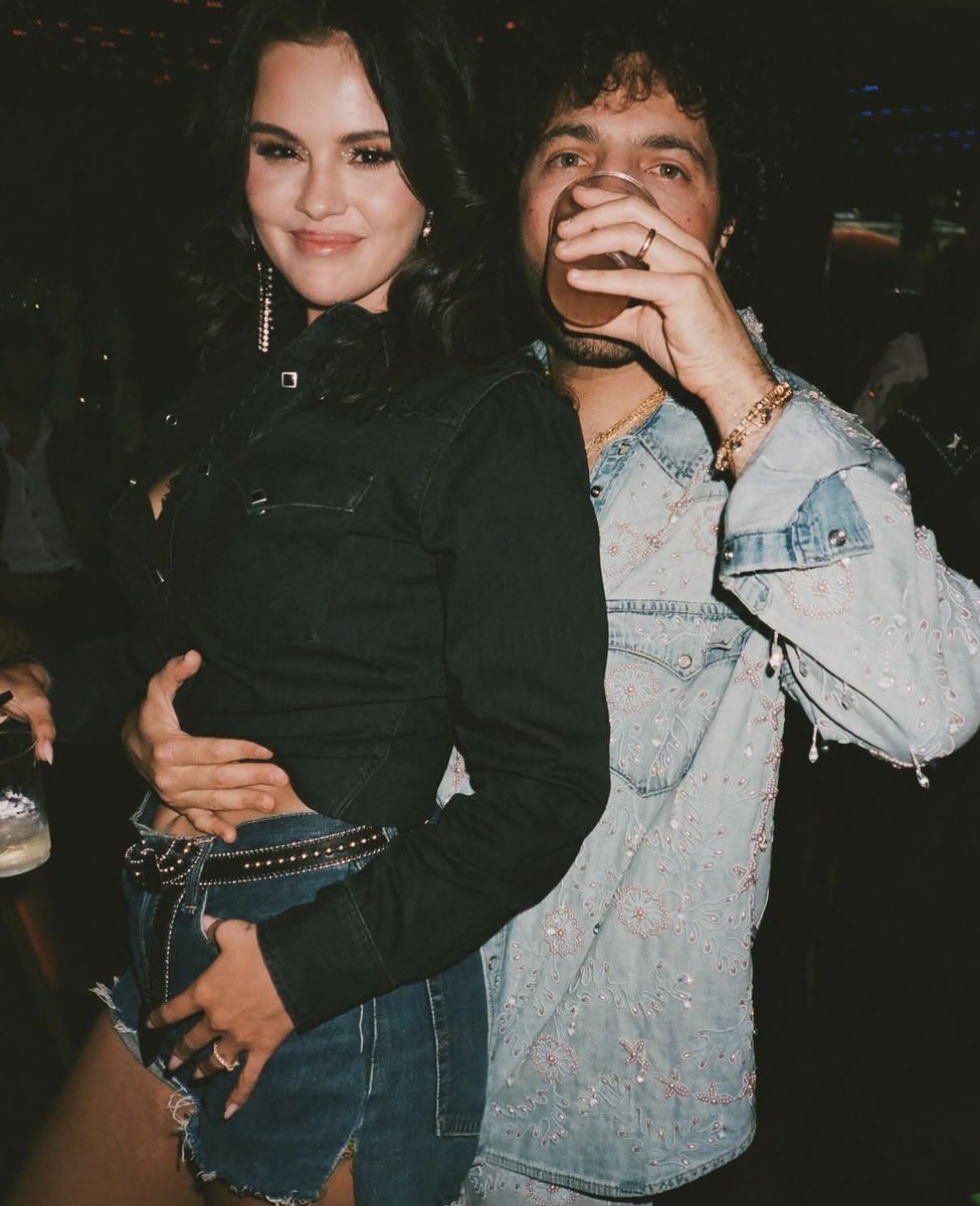 rareeselenaa's tweet photo. Selena Gomez and Benny Blanco being pro-Palestine 🇵🇸 : a thread https://t.co/ptfXP2ranV