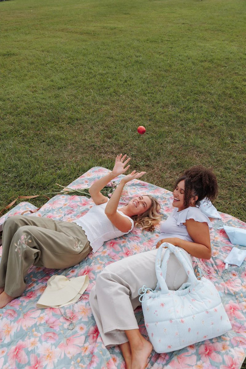 Pop_Fab_Lab's tweet photo. The collab we didn’t know we needed 🇦🇺💗

Petal &amp; Pup’s exclusive new prints meet The Somewhere Co’s everyday essentials. Lunch bags, totes, and picnic rugs—now in the most dreamy florals 🌸✨

#PetalAndPup #TheSomewhereCo #NewCollection #AustralianFashion #LimitedEdition https://t.co/rkHvIN8nCn