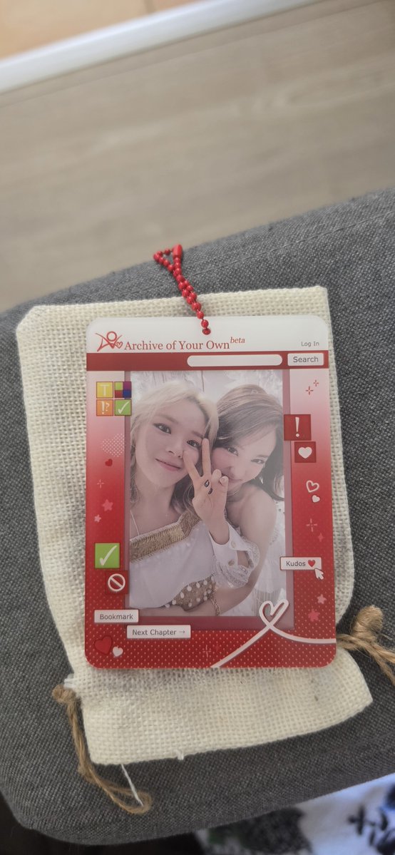 RobinYozu27's tweet photo. Mirror mirror on the wall, i have the photocard holder and duo in the world 

This makes me giggle everytime I see it omg https://t.co/2Su5BjvBNT