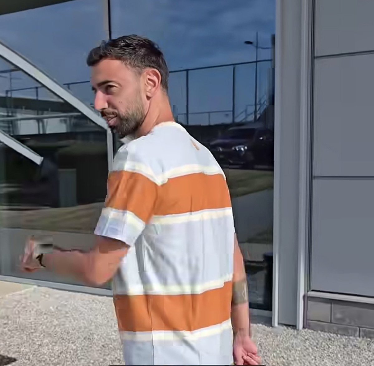 unitedredsid's tweet photo. 🚨🎙️🗣️ Bruno Fernandes:

“Keluarga saya sebenarnya lebih memilih menghabiskan liburan di Manchester daripada di Portugal, terutama putri saya. Dia mungkin mencintai Manchester lebih dari siapa pun.”

“Bahkan, dia bercita-cita bermain untuk tim wanita Manchester United suatu hari nanti.”

📰: @GrahamTelegraph