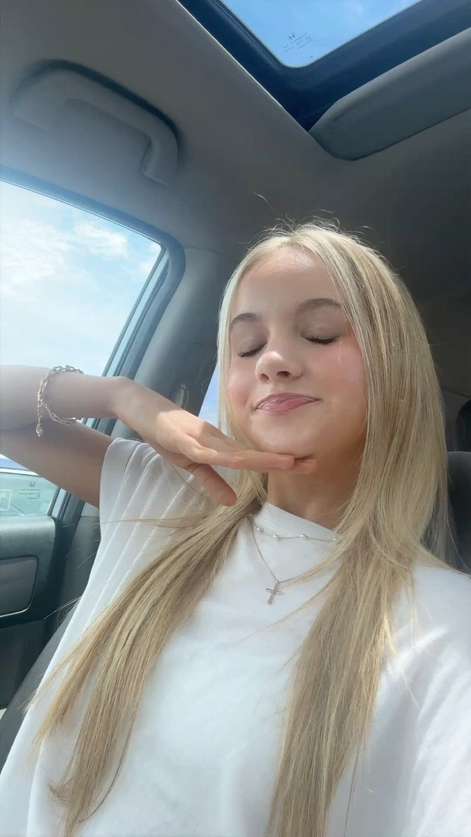 Jenitavix's tweet photo. Faithful Christian bopper Lexieluo thread (new to old 100+ pics) https://t.co/70puXdzWVa