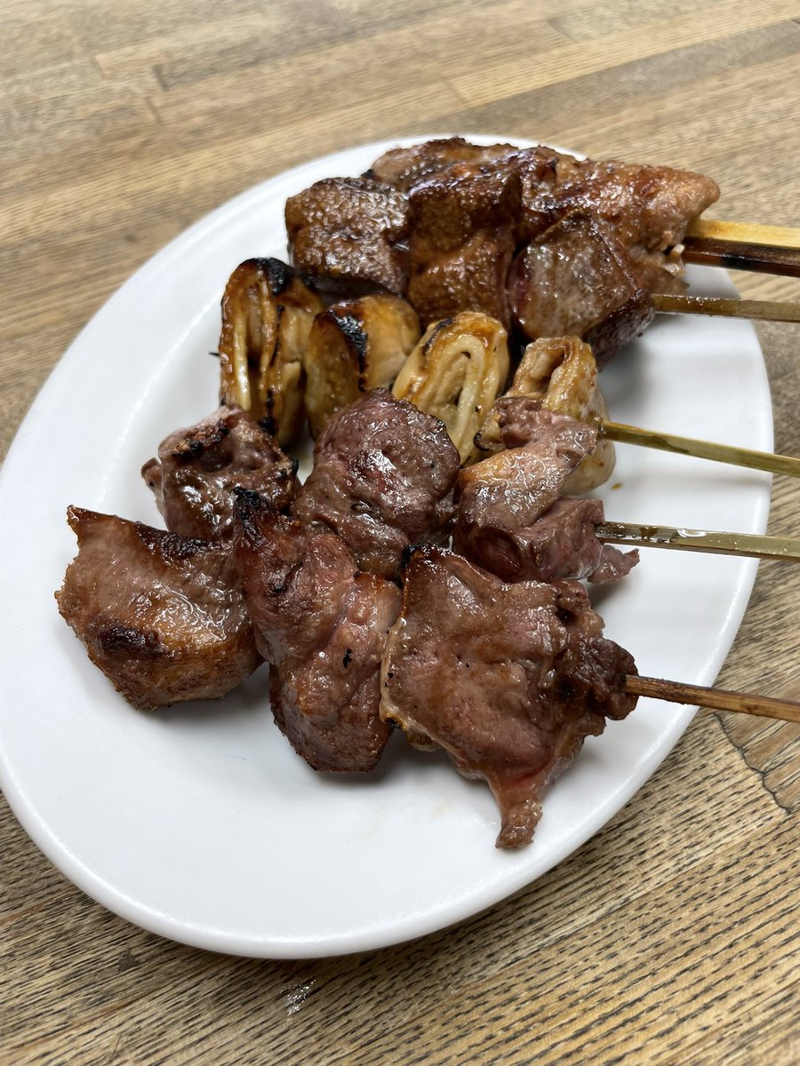 kane_show261's tweet photo. こんにちは！カイです！
涼しくなったり暑くなったりと体調管理が難しいですね…
僕は見事にやられました😂

さて…本日のオススメです。
水曜日はお肉の日！
センマイ刺や和牛ハラミ串焼などお肉のオススメメニューがたくさんあります！
ぜひお召し上がり下さいませ！
かね将はまもなくオープンします！
よろしくお願いします😊
#かね将　#大衆酒場　#五反田グルメ　#居酒屋