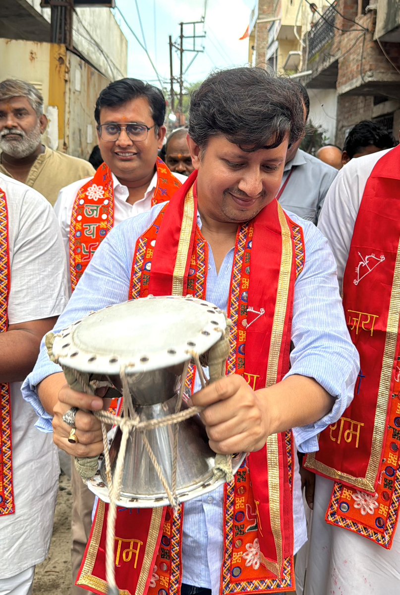 AkashVOnline's tweet photo. हर-हर महादेव !!

भगवान शिव की भक्ति को समर्पित पावन श्रावण मास पर विधानसभा 1 के गीता नगर एक्स्टेंशन स्थित श्री मनकामनेश्वर धाम मंदिर से महाँकाल सेना द्वारा आयोजित बाबा महाँकाल की सवारी मे सम्मिलित होकर देवाधि देव महादेव का पूजन-अर्चन कर उनका आशीर्वाद प्राप्त किया व उपस्थित शिवभक्तों के साथ भोलेनाथ जी की भक्ति का आनंद लिया ।