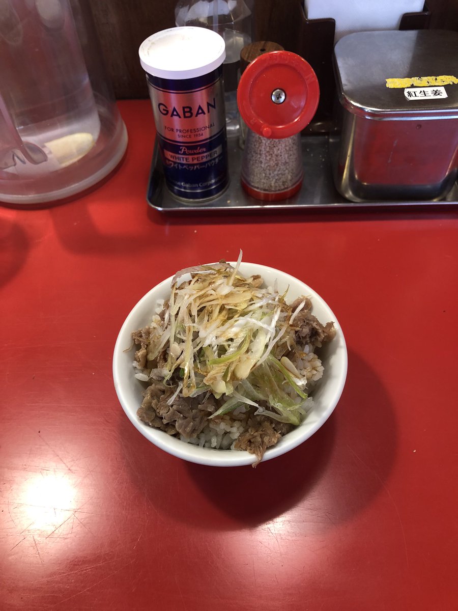 yuta0612imi's tweet photo. 博多ラーメン　ガツン
ラーメンと肉めし

#墨田区両国 https://t.co/QtH8E40CaF