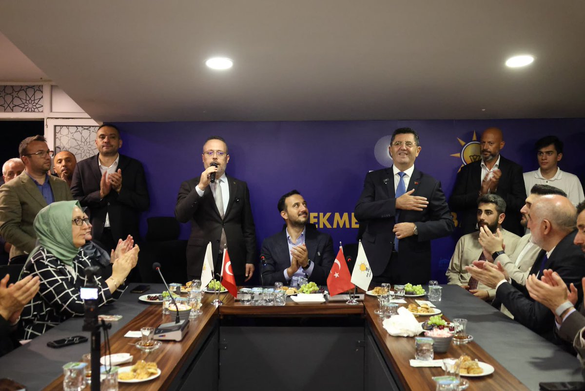 orhancerkeztr's tweet photo. İl Başkanımız Sayın Abdullah Özdemir’i, İlçe Başkanımız Sayın Fatih Sırmacı’yı, il ve ilçe yöneticilerimizi belediyemizde ağırlamaktan büyük memnuniyet duyduk.

Çekmeköy’ümüzün geleceği, çocuklarımızın ve gençlerimizin yarınları için verimli istişarelerde bulunduk. Ortak akıl, güçlü iş birliği ve hizmet anlayışıyla ilçemize değer katacak çalışmaları hayata geçirmek için kararlılıkla yolumuza devam ediyoruz.

Bu süreçte desteğini bizlerden hiçbir zaman esirgemeyen İl Başkanımız Sayın Abdullah Özdemir’e, il ve ilçe yöneticilerimize, emeği ve gayretiyle yanımızda olan tüm teşkilat mensuplarımıza gönülden teşekkür ediyorum.

Birlik ve beraberlik içinde, el ele vererek Çekmeköy’ümüzü daha güçlü, daha güzel ve daha yaşanabilir bir geleceğe taşımak için var gücümüzle çalışmayı sürdüreceğiz.