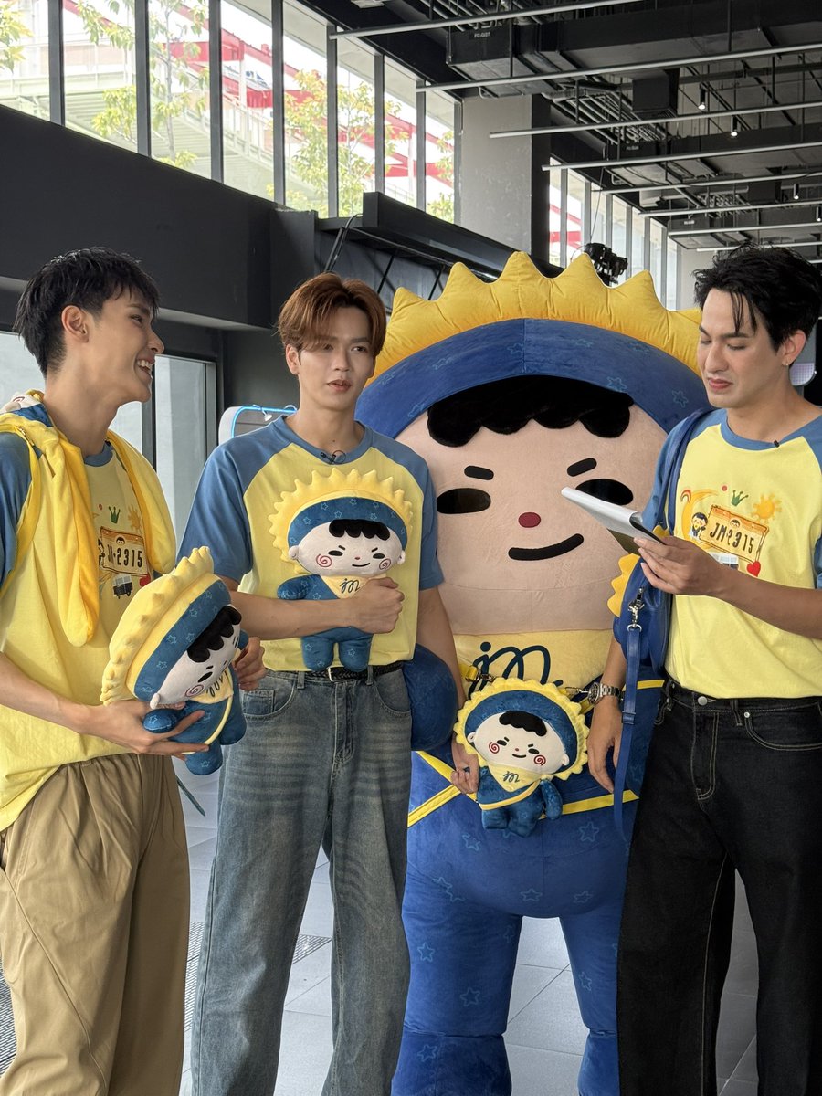 jummo__gmmtv's tweet photo. หวานแปดฉิบห้า อีกฉิบห้าหวานม้าก ไปฮันนีมูนก้าน !!! 🧳🚐🌞🌛
#JuniorMarkConcertLIVE
#JUMMO https://t.co/0IQFyxX9Li
