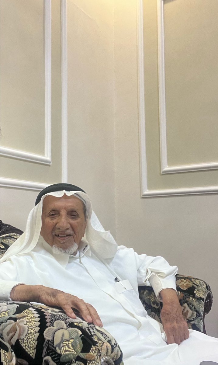 AlbakriAmani's tweet photo. في كل زيارة للجنوب أحرص على وصل قدوتي وحبيبي جدي "حسين الأشول" علمني الانضباط، علمني أن يكون لي أثر طيب في الحياة، علمني الحمد والشكر ومازال في كل مرة أشوفه على مدار سنين يرد عليّ إذا سألته "كيف حالك جدي" بجملة واحدة "وَإِن تَعُدُّوا نِعْمَةَ اللَّهِ لَا تُحْصُوهَا" #الحمد_لله https://t.co/Ee0IClOVau