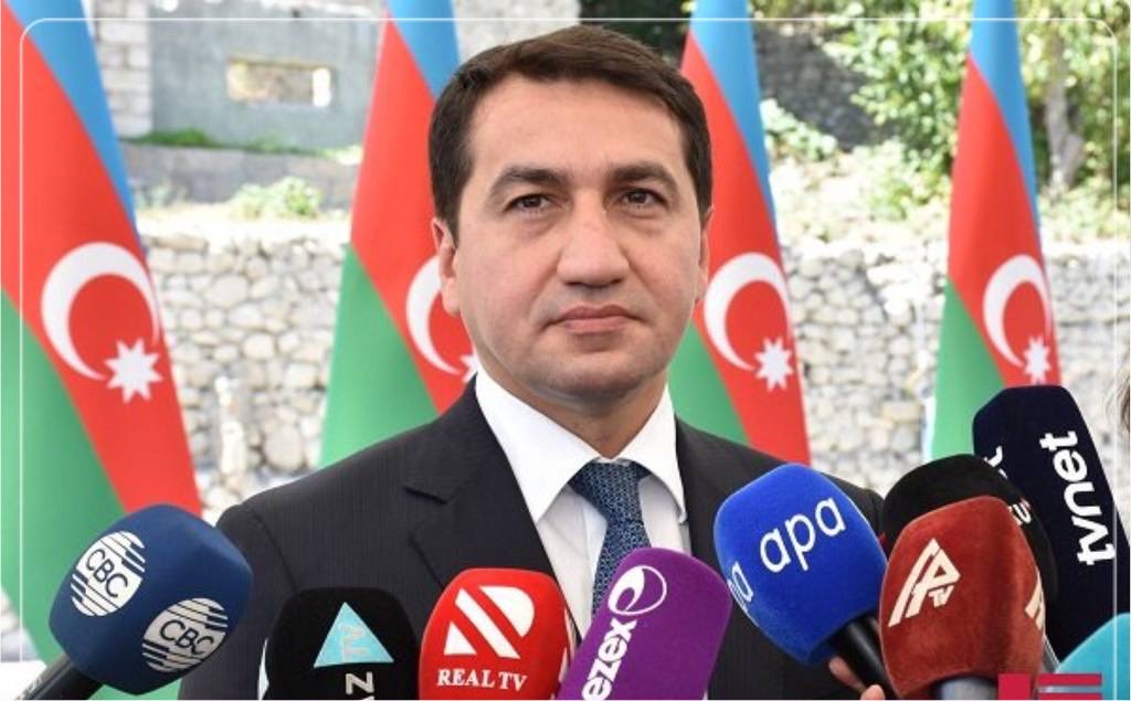 ArazNews_Az's tweet photo. 🚨Hikmət Hacıyev: Türk dünyasından başqa ailəmiz yoxdur. O bildirib ki, Türkiyədən Azərbaycana gələnlər turist deyil, öz evlərinə və qardaşlarının yanına gəlirlər. “Türk dünyası bizim ailəmizdir.” https://t.co/egyv63AibQ