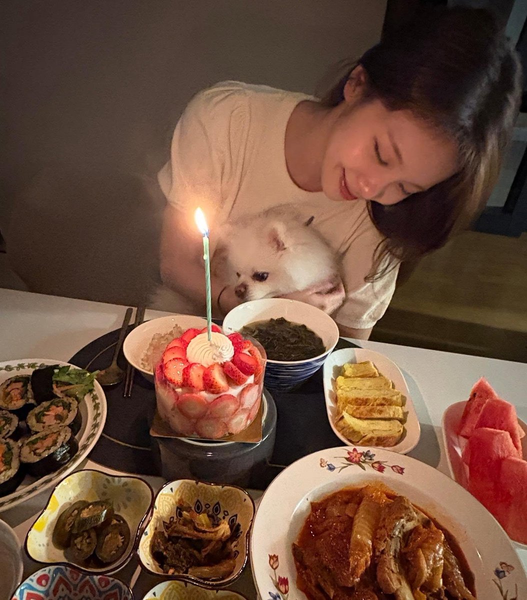 kimkkangzi's tweet photo. 🎂🙏🏻🐯🐕 https://t.co/hT7pjeqCq4