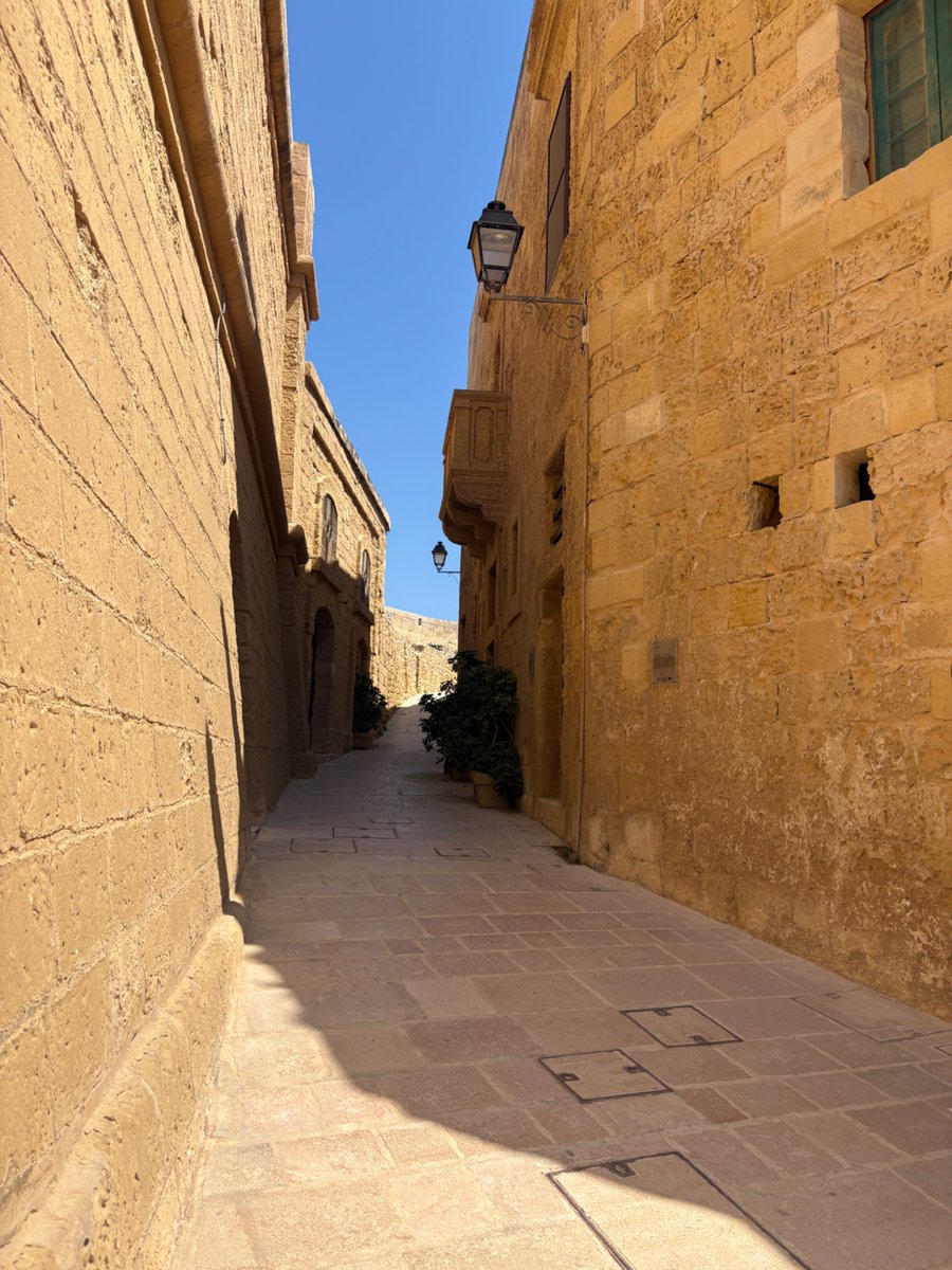 NotCalvinPerez's tweet photo. Might stay in Malta idk https://t.co/lmhTjhQH8W