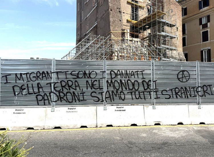 claudio_vergni's tweet photo. Roma, Torre dei Conti.
Il crollo di parte dello storico edificio causò la morte dell’operaio Octay Stroici.
#scrittesuimuri https://t.co/MkwBRb7EsX