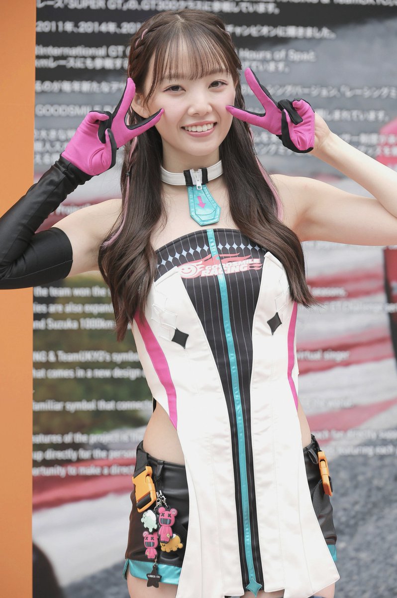 Tyb3M's tweet photo. 下級生への指導や、寮長のサポート、それに部活動にとお忙しいだろうに疲れを全く見せずにいつも笑顔のお姿、眩しすぎて大好きなんですけど
俺、やぱ彼氏さんと話す時にみせるあの優しい顔が一番好きです
あの眼差し、なんですか？えろすぎます https://t.co/LGXgGOd3ou
